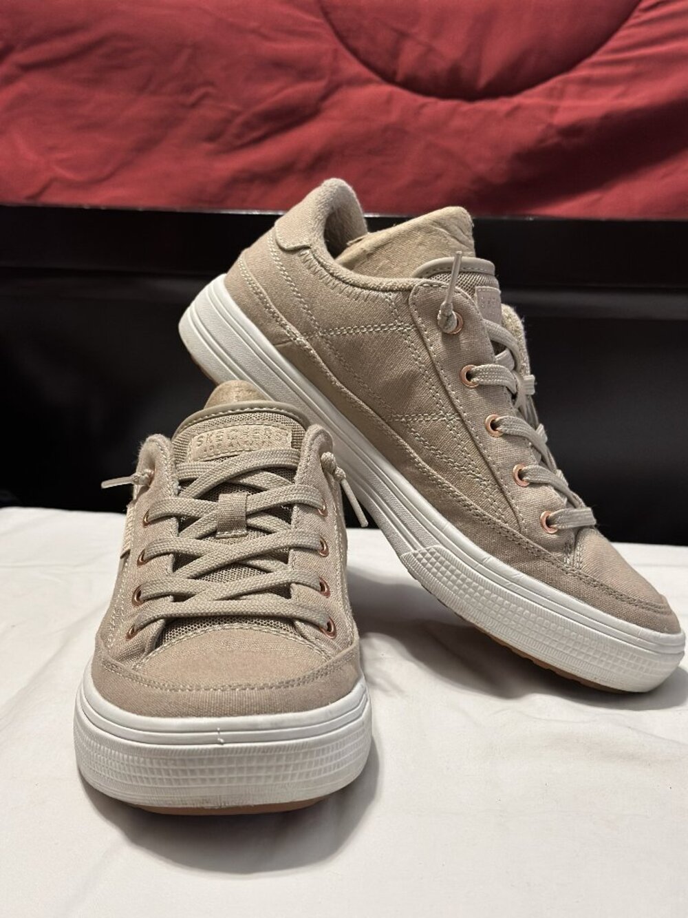 Skechers Womens Size 7 Meet Ya There Taupe